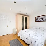 Chic 3Br Home - Eats And Sights Closeby
