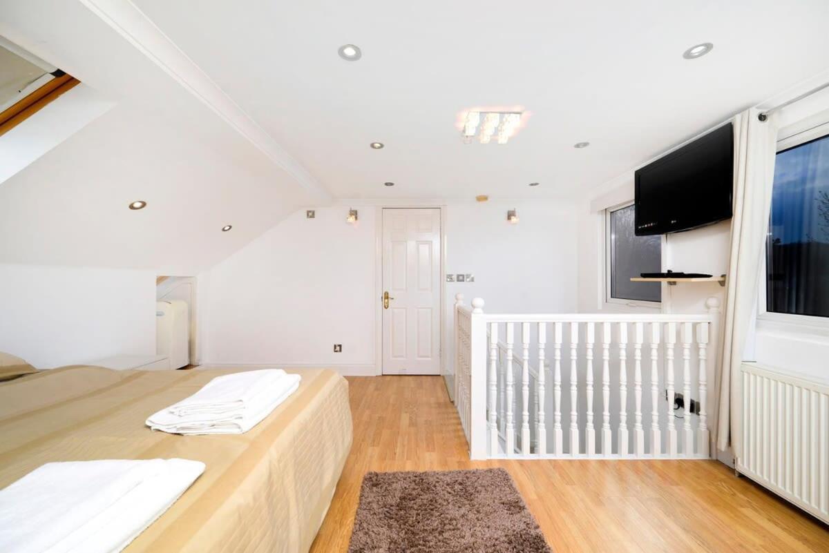 Holiday home Chic 3br - Eats And Sights Closeby London