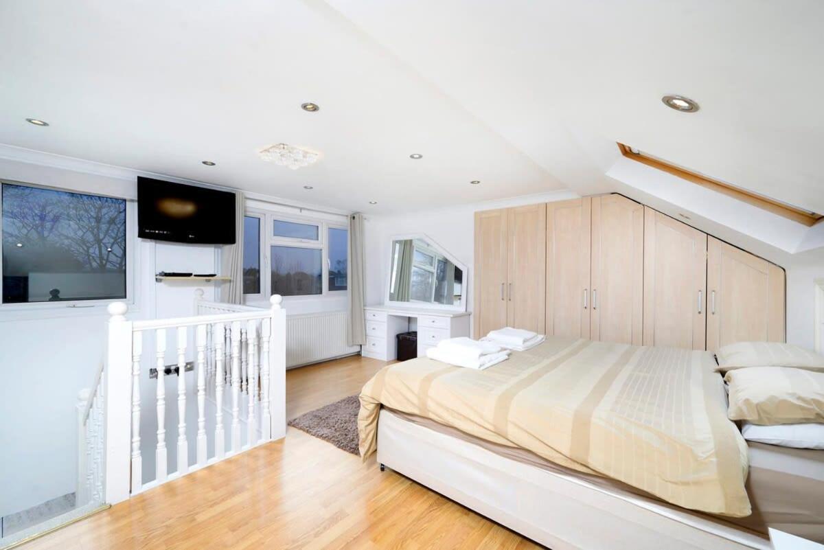 Chic 3br - Eats And Sights Closeby *