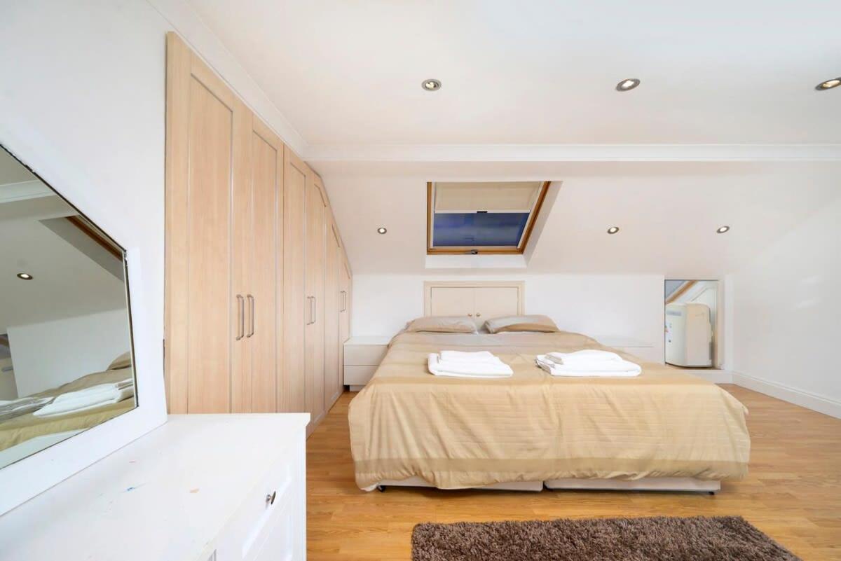 Holiday home Chic 3br - Eats And Sights Closeby London