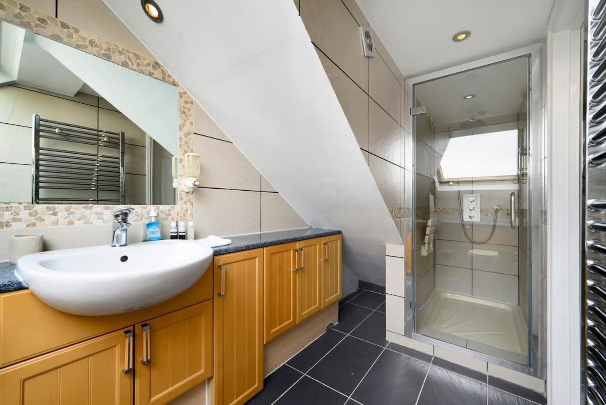 Chic 3br - Eats And Sights Closeby * London