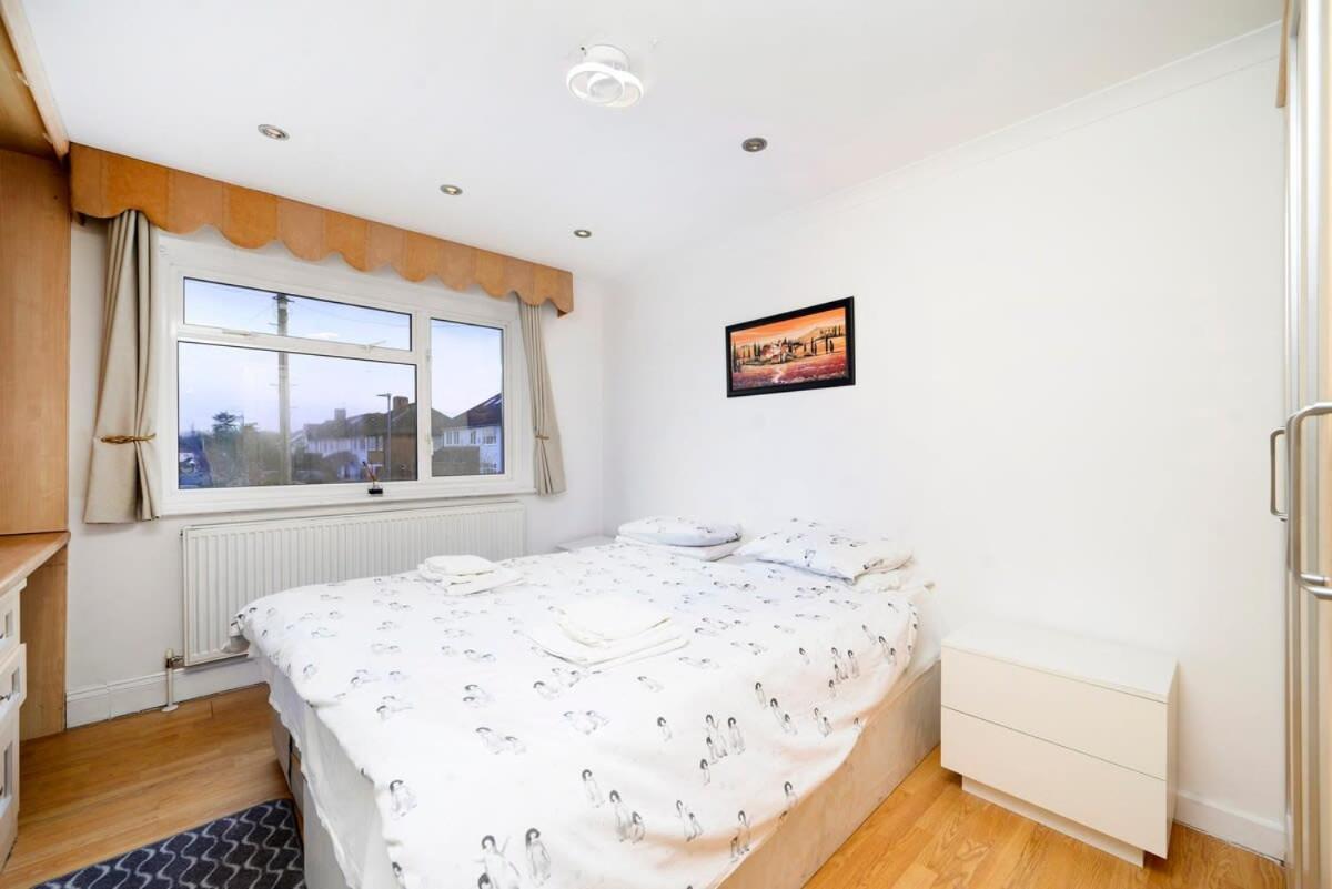 Chic 3br - Eats And Sights Closeby Holiday home