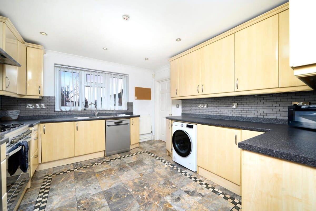 Chic 3br - Eats And Sights Closeby