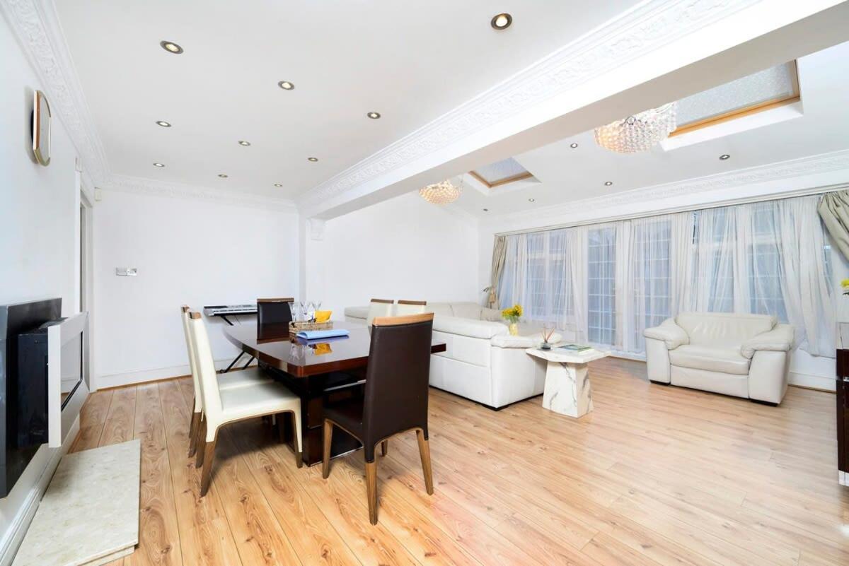 Chic 3br - Eats And Sights Closeby Holiday home London
